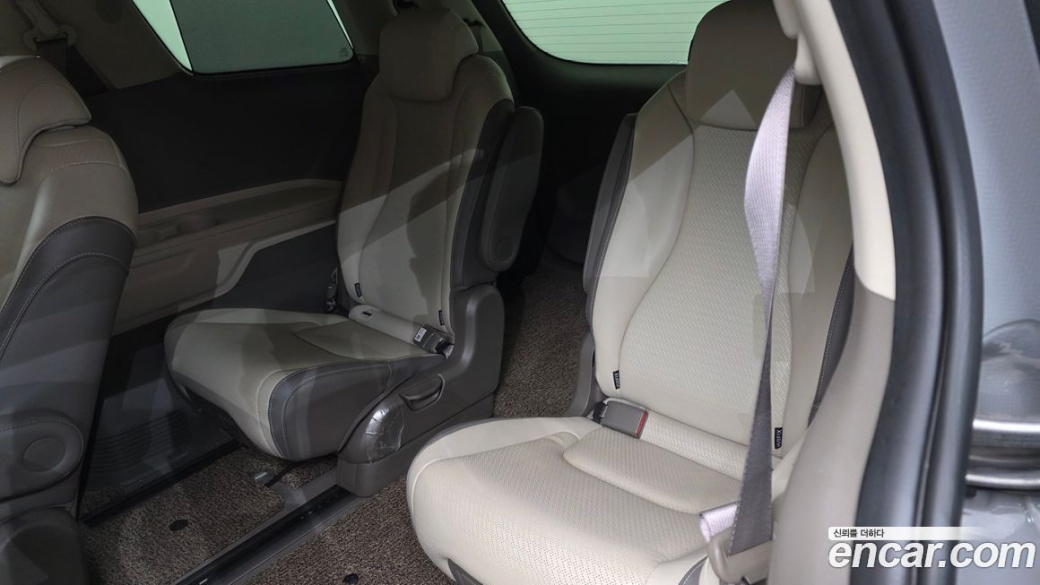 Kia Carnival 9-Seater Gravity, 2025