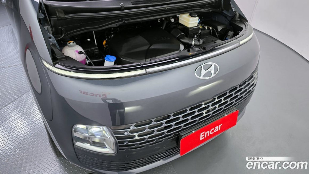 Hyundai Staria Tourer 11-Seater, 2024