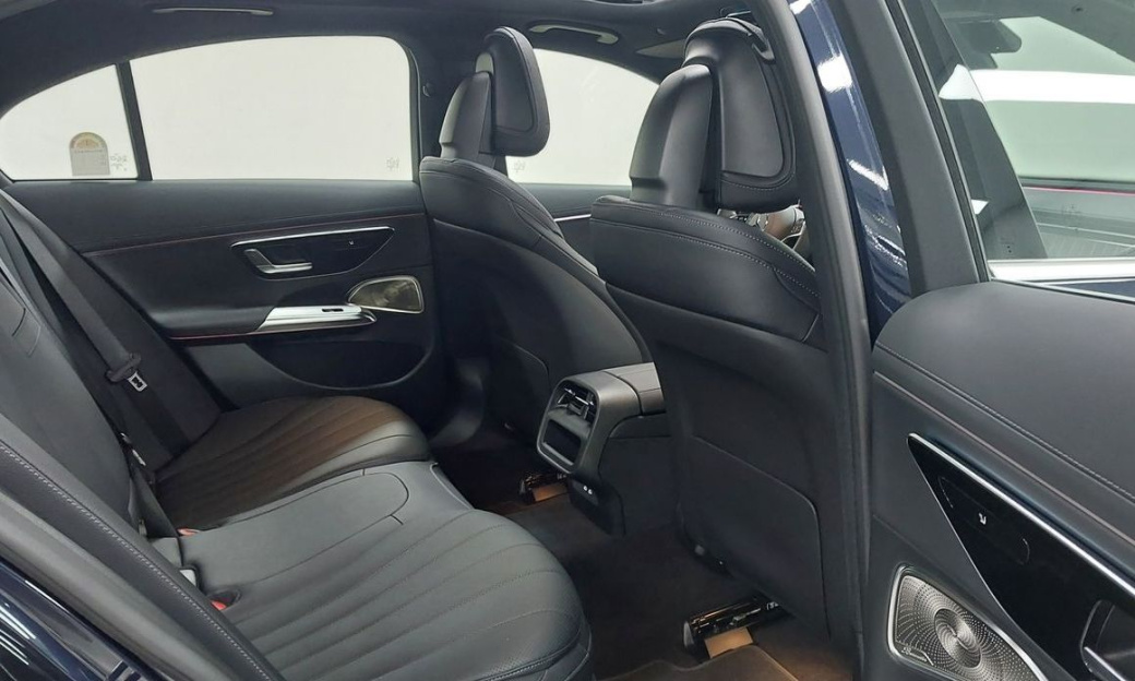 Mercedes-Benz E-Class E300 4MATIC Exclusive, 2025
