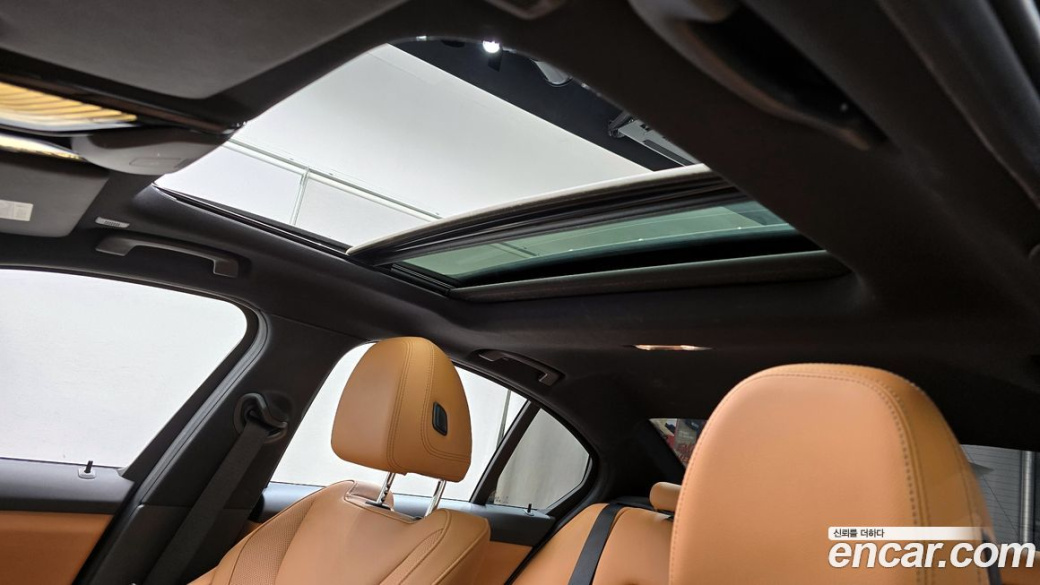 BMW 3-Series 320i M Sport, 2023