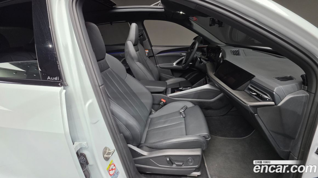 Audi Q5 40 TDI Quattro S Line Black Edition, 2025