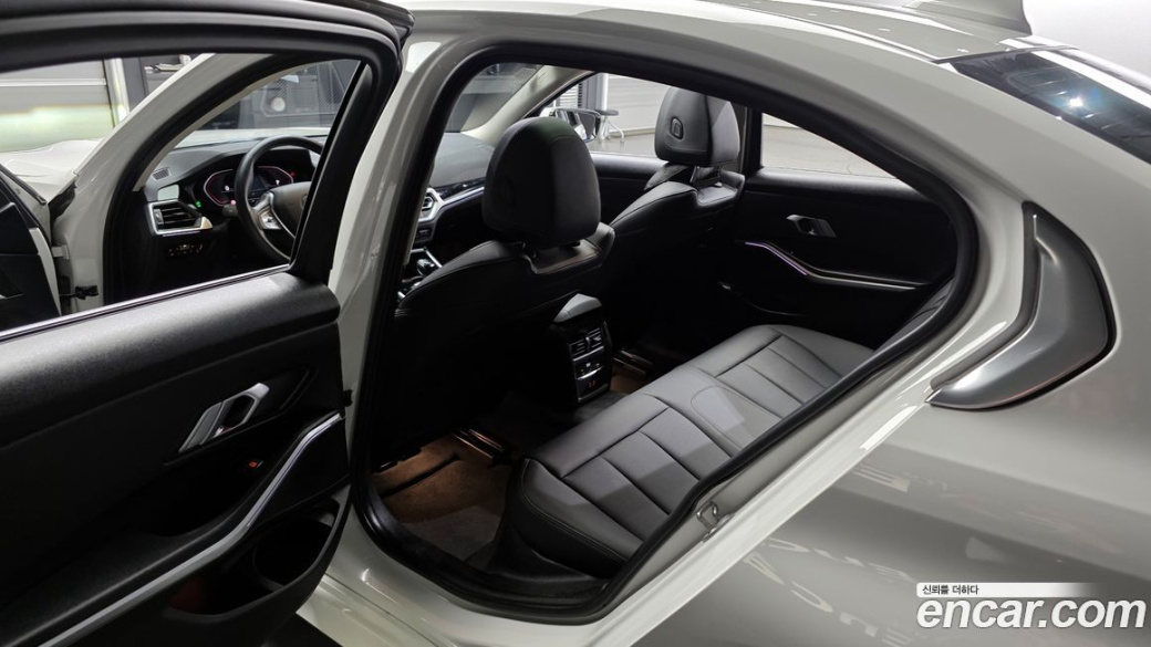 BMW 3-Series 320i, 2022