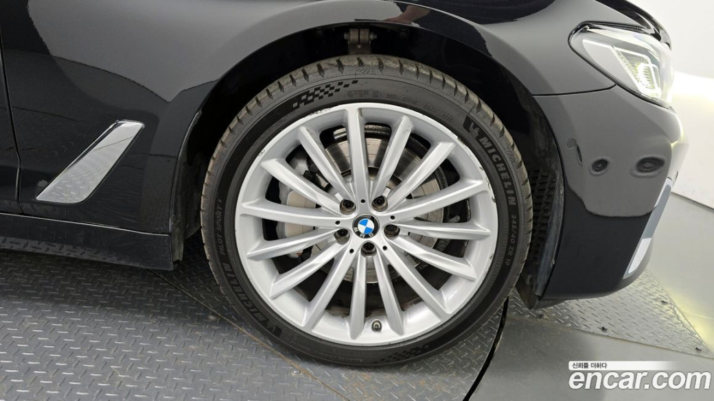 BMW 5-Series 530i xDrive Luxury, 2023