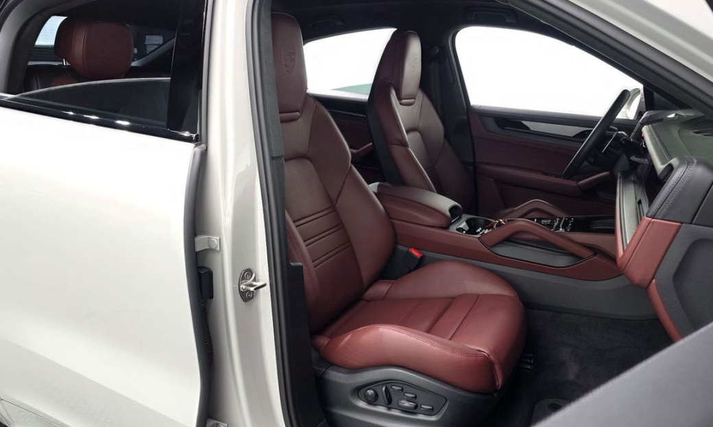 Porsche Cayenne 4.0 GTS Coupe, 2025