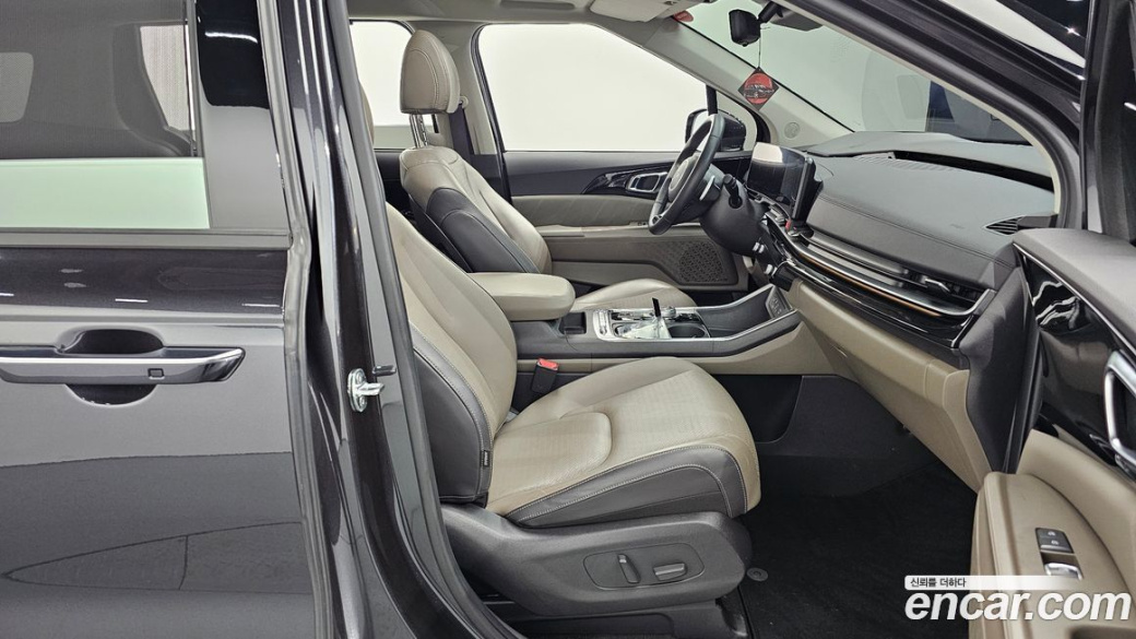 Kia Carnival 7-Seater Signature, 2024