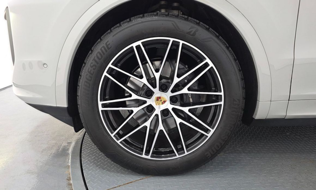 Porsche Cayenne 3.0, 2024