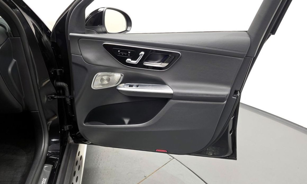 Mercedes-Benz GLC-Class GLC300 4MATIC AMG Line, 2024
