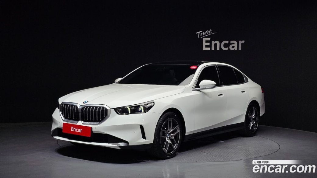 BMW 5-Series 520i, 2025