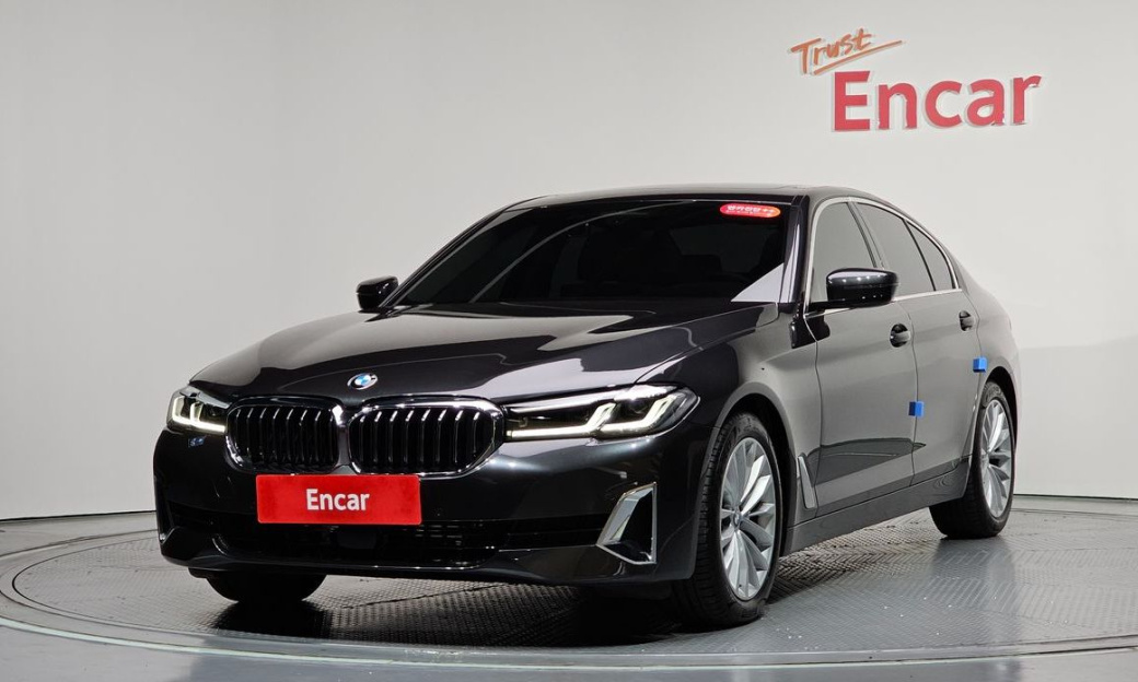 BMW 5-Series 520i Luxury, 2022