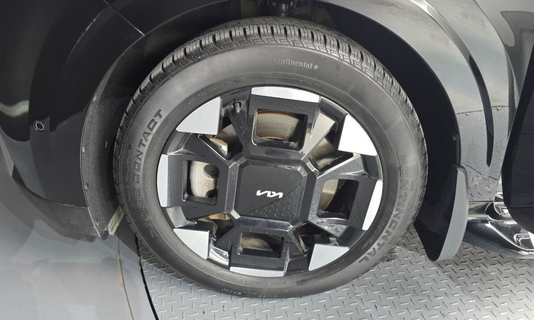 Kia Carnival 7-Seater Signature, 2024