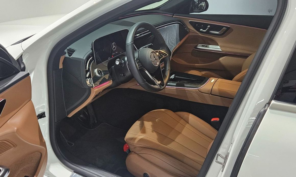 Mercedes-Benz E-Class E220d 4MATIC Exclusive, 2025