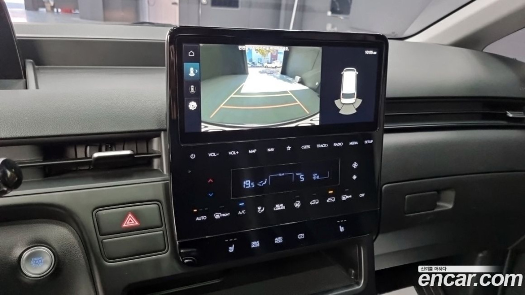 Hyundai Staria 4WD Tourer 11-Seater, 2022