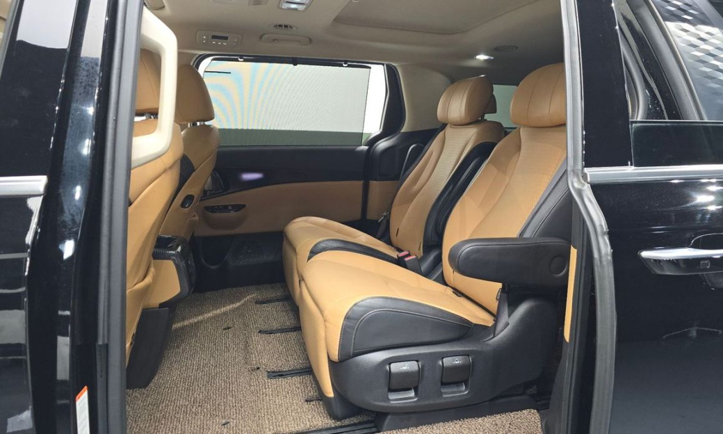 Kia Carnival 7-Seater Signature, 2022