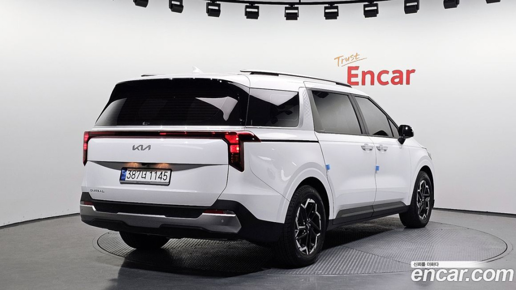 Kia Carnival 9-Seater Prestige, 2024
