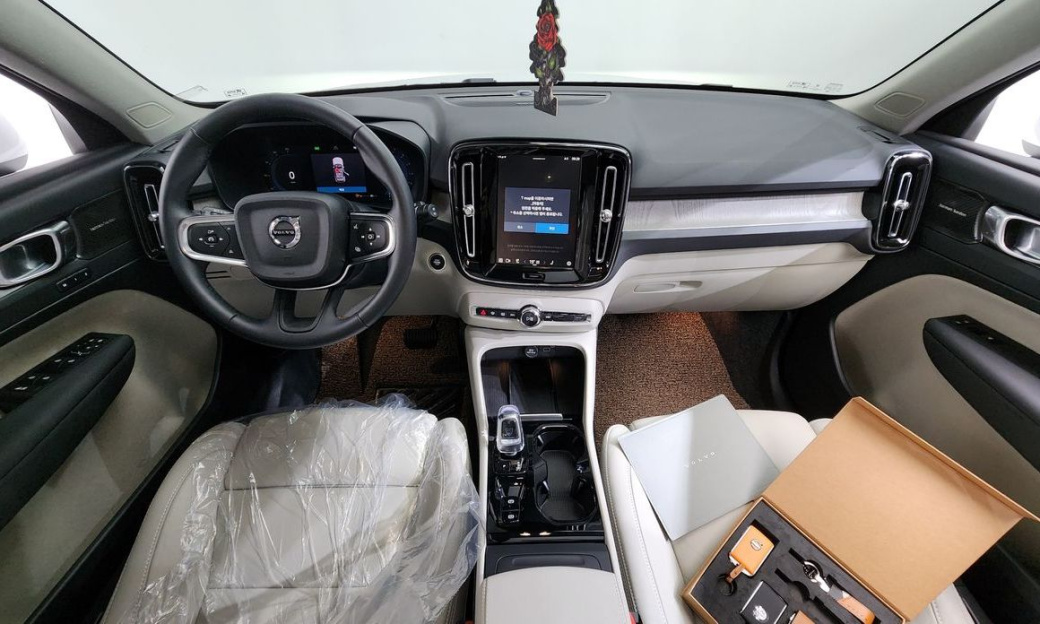 Volvo XC40 B4 Ultra Bright, 2025