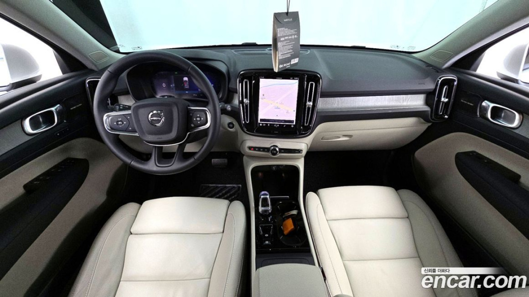 Volvo XC40 B4 Ultimate Bright, 2024