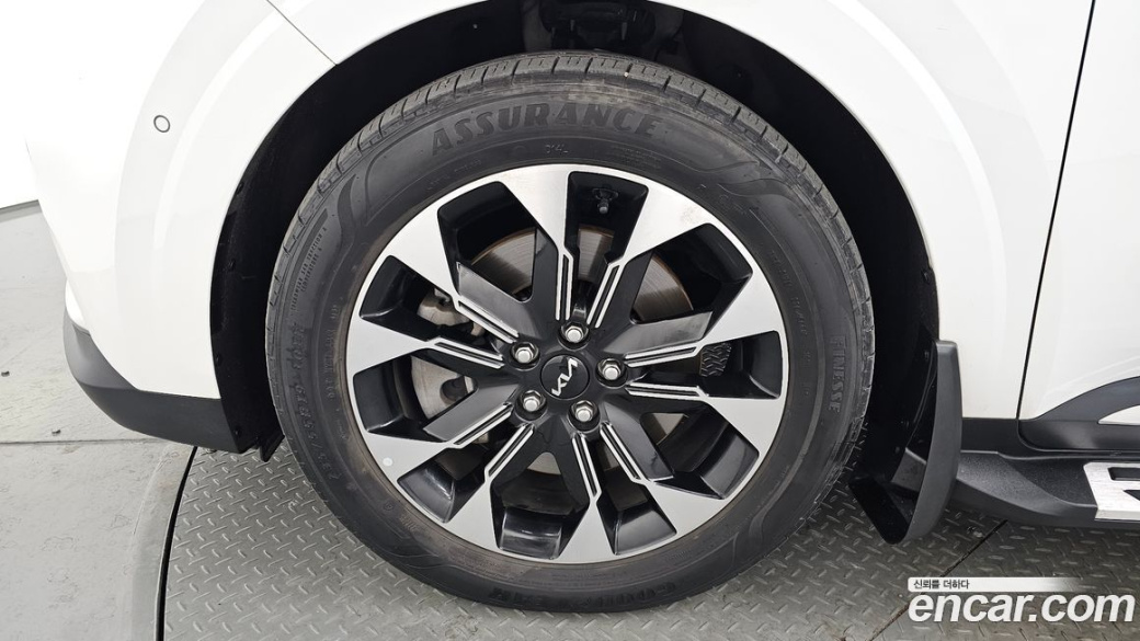 Kia Carnival 7-Seater Outdoor, 2023