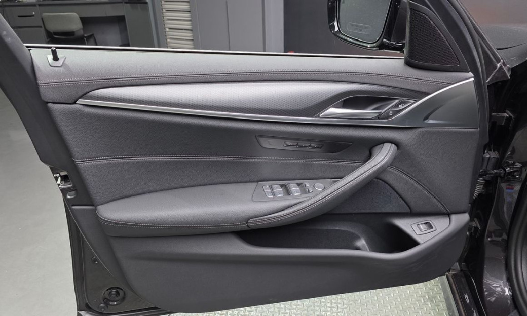 BMW 5-Series 520i M Sport, 2023