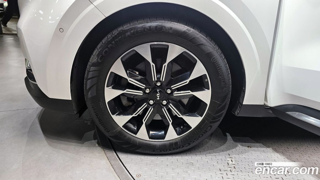 Kia Carnival 9-Seater Signature, 2023