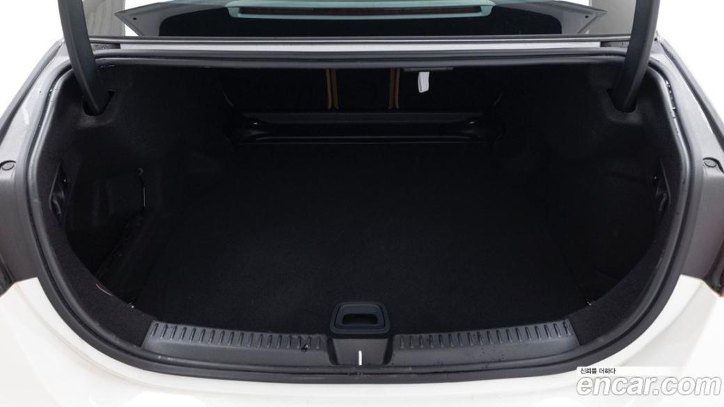 Mercedes-Benz E-Class E200 AMG Line, 2026