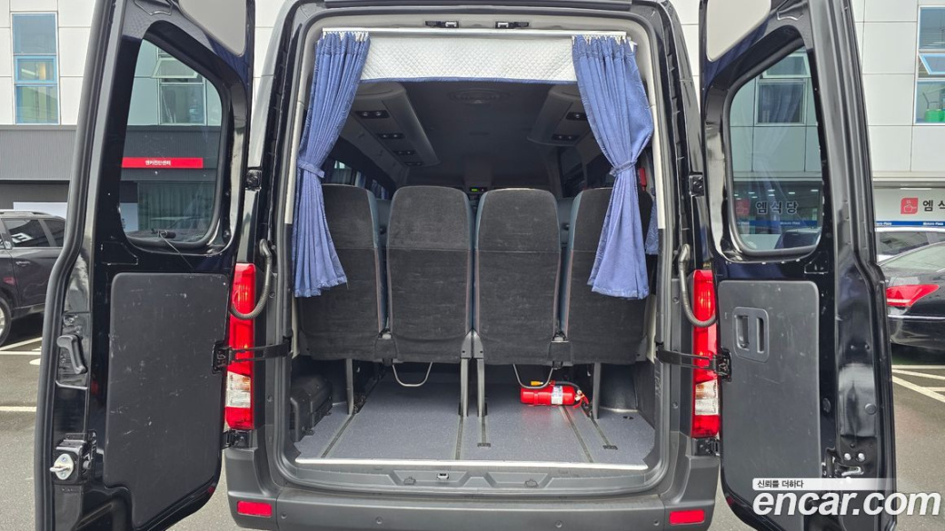Hyundai Solati 16-seater, 2024