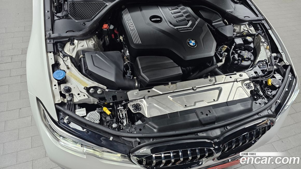 BMW 3-Series 320i Luxury, 2022