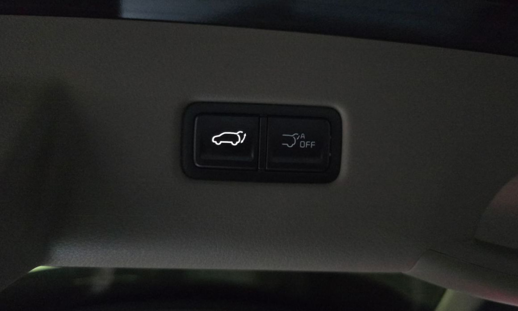 Kia Carnival 7-Seater Signature, 2024