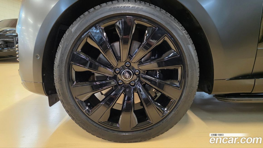 Land Rover Range Rover P530 SV Long Wheel Base, 2023