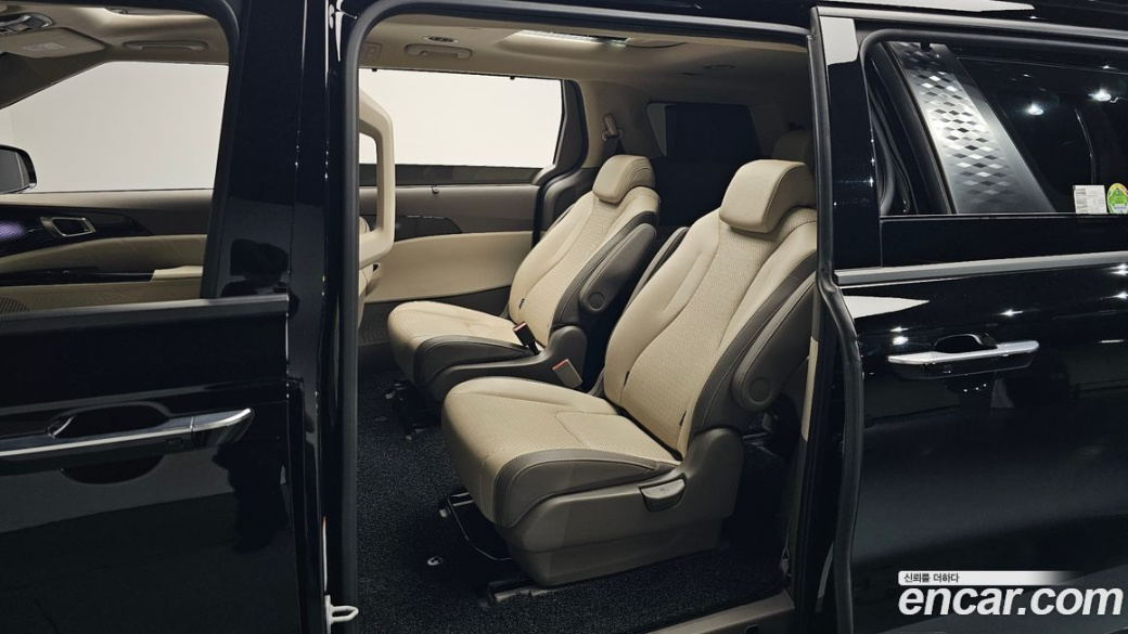 Kia Carnival 9-Seater Signature, 2023