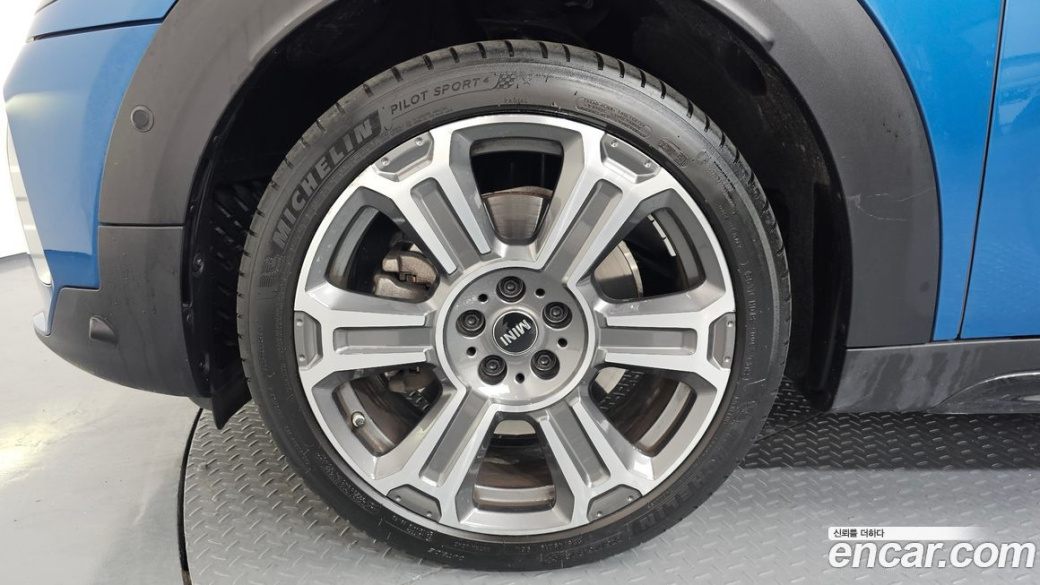 Mini Countryman ALL4 Classic Launch Pack, 2023