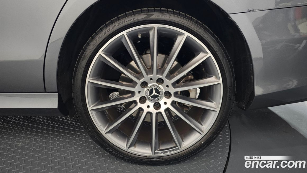 Mercedes-Benz E-Class E350 4MATIC AMG Line, 2022