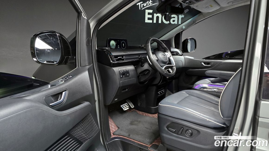 Hyundai Staria 4WD Lounge 7-Seater, 2023