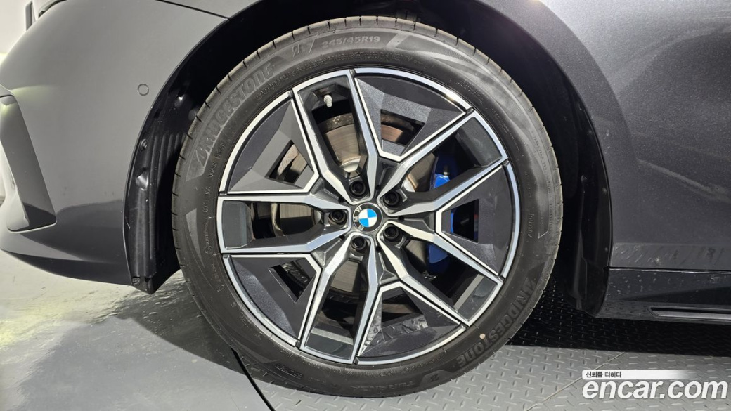 BMW 5-Series 520i M Sport, 2025