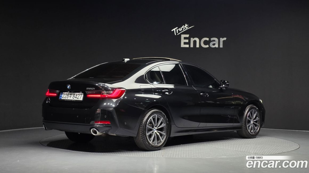 BMW 3-Series 320i, 2023