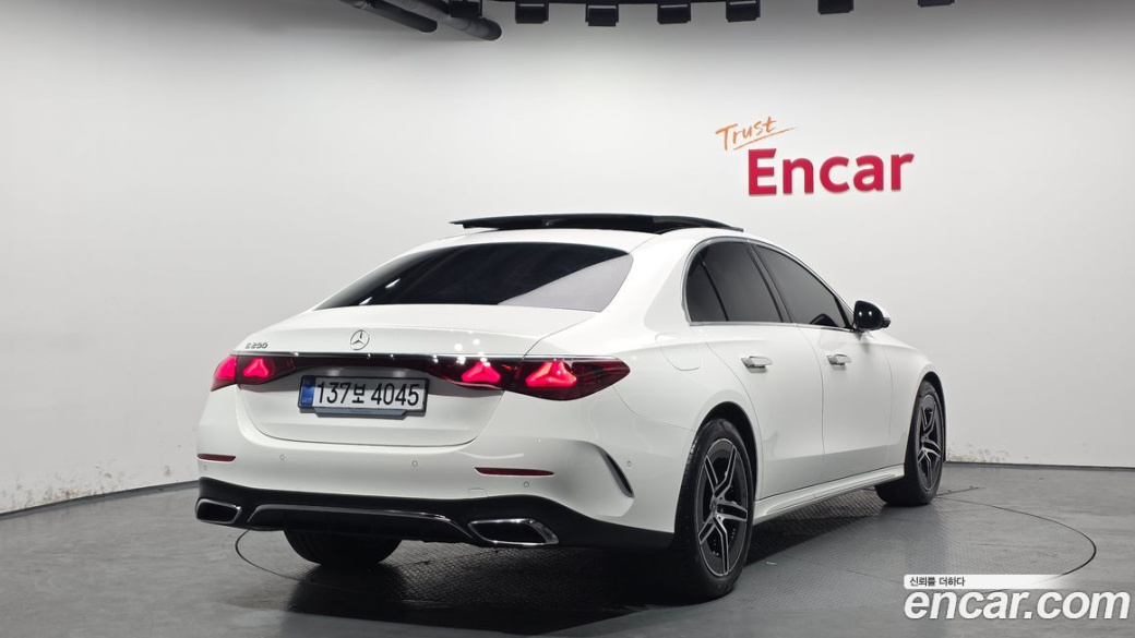 Mercedes-Benz E-Class E200 AMG Line, 2026