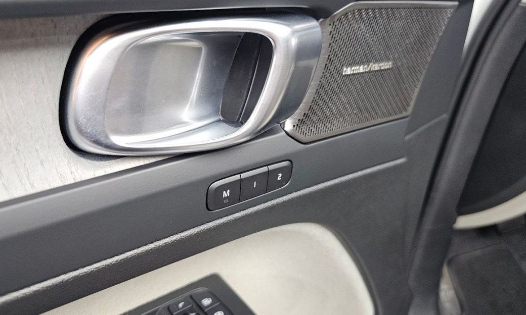 Volvo XC40 B4 Ultra Bright, 2025