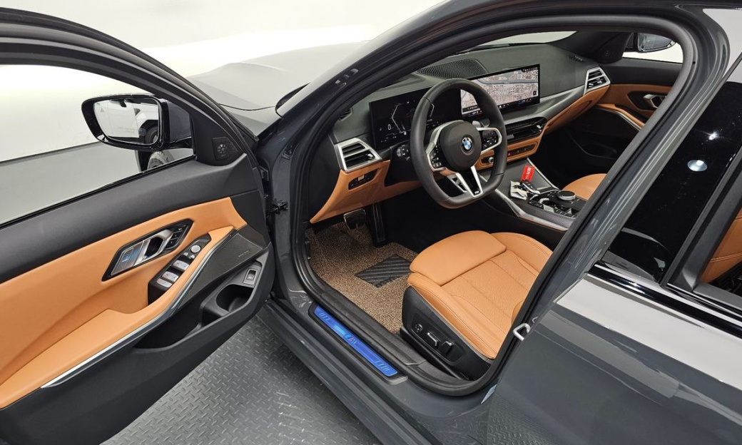 BMW 3-Series 320i M Sport, 2025