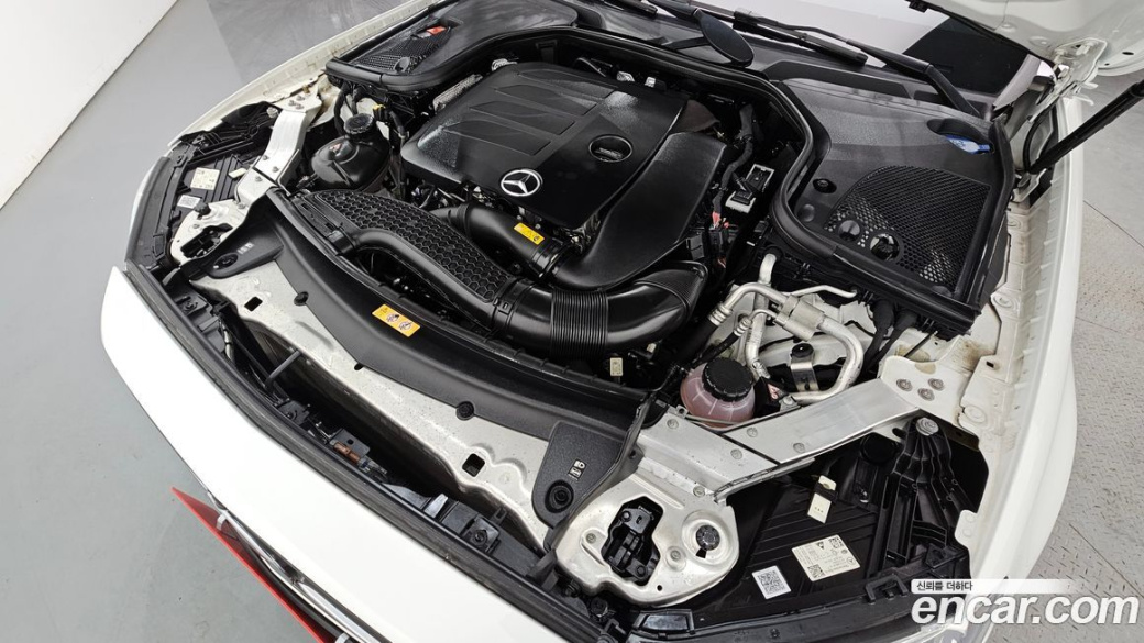 Mercedes-Benz E-Class E350 4MATIC AMG Line, 2023