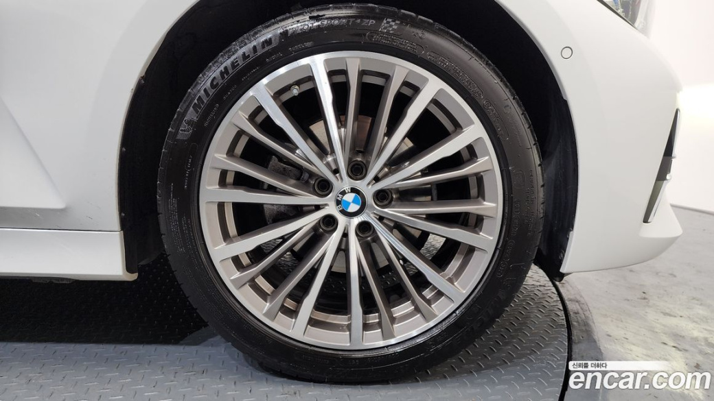 BMW 3-Series 320i Touring Luxury, 2022