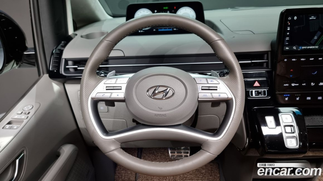 Hyundai Staria 4WD Lounge 7-Seater, 2023