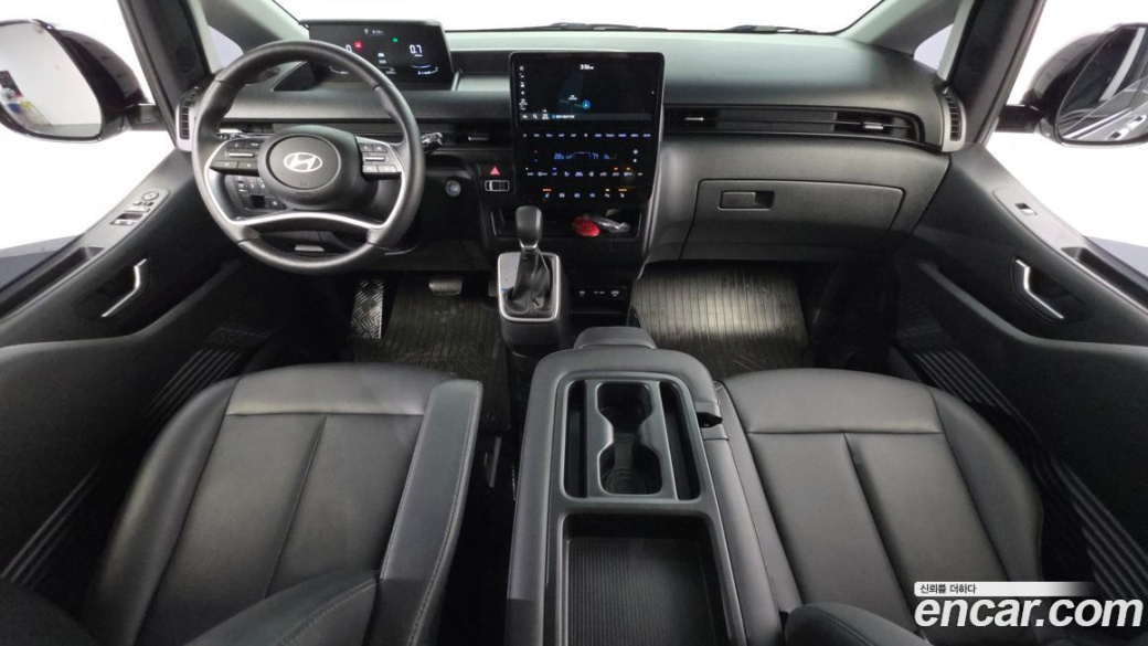 Hyundai Staria Tourer 9-Seater, 2025