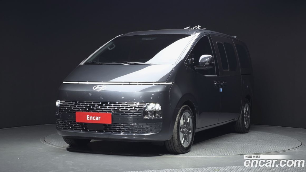 Hyundai Staria 4WD Tourer 9-Seater, 2025