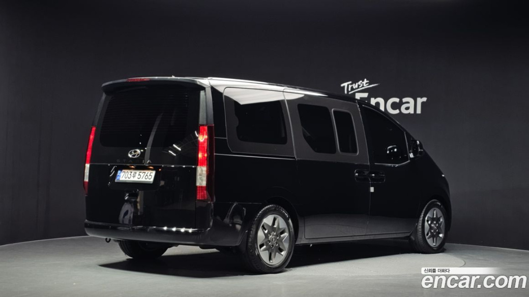 Hyundai Staria Tourer 11-Seater, 2023