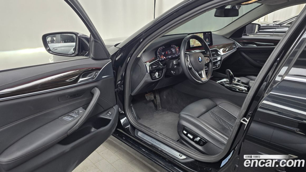 BMW 5-Series 523d xDrive Luxury, 2023