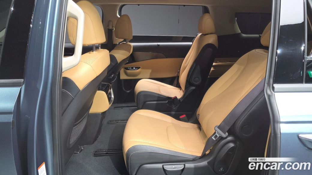 Kia Carnival 7-Seater Outdoor, 2023