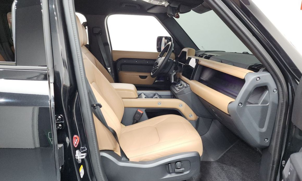 Land Rover Defender 110 D300 X-Dynamic HSE, 2025