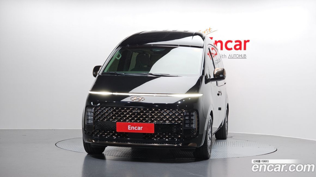 Hyundai Staria 4WD Lounge 7-Seater, 2022