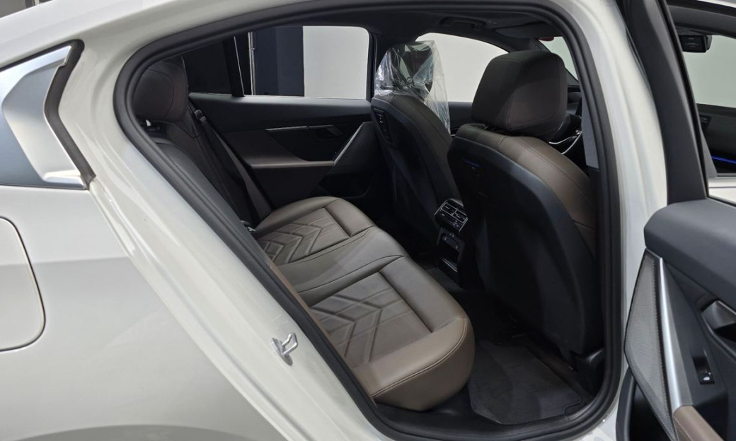 BMW 5-Series 520i, 2024