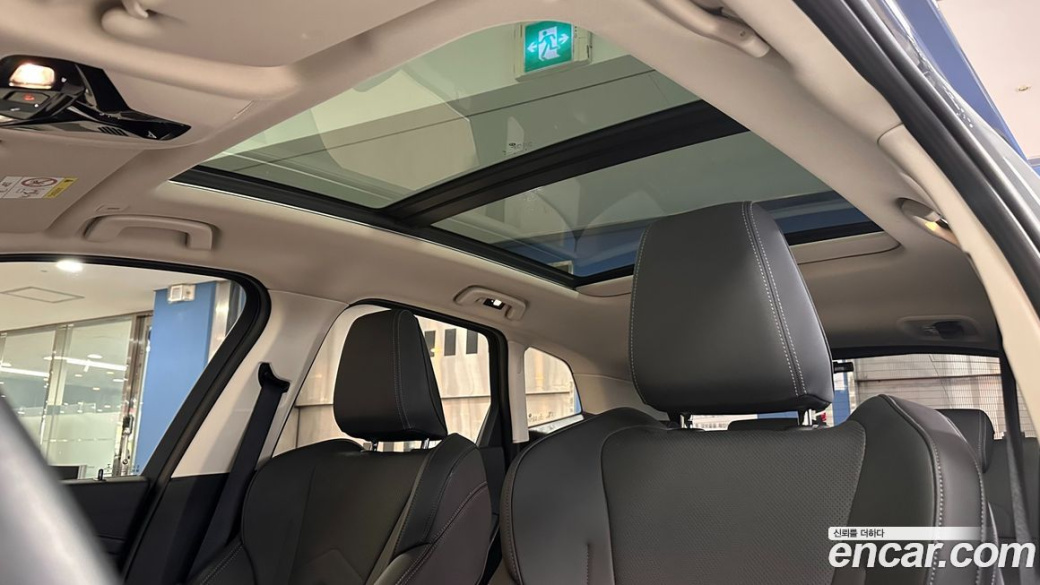 BMW 2-Series 220i Luxury, 2023