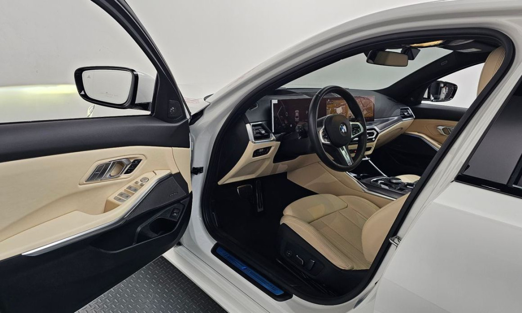BMW 3-Series 320i M Sport, 2024